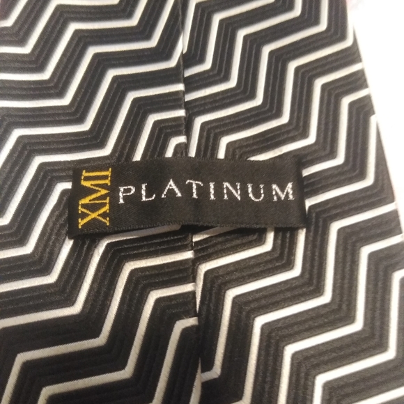 NWT XMI Men's Necktie - Picture 3 of 4